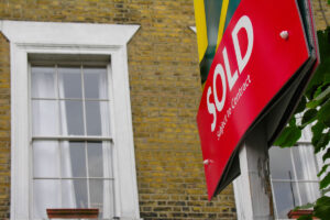 How to become a property lawyer in the UK